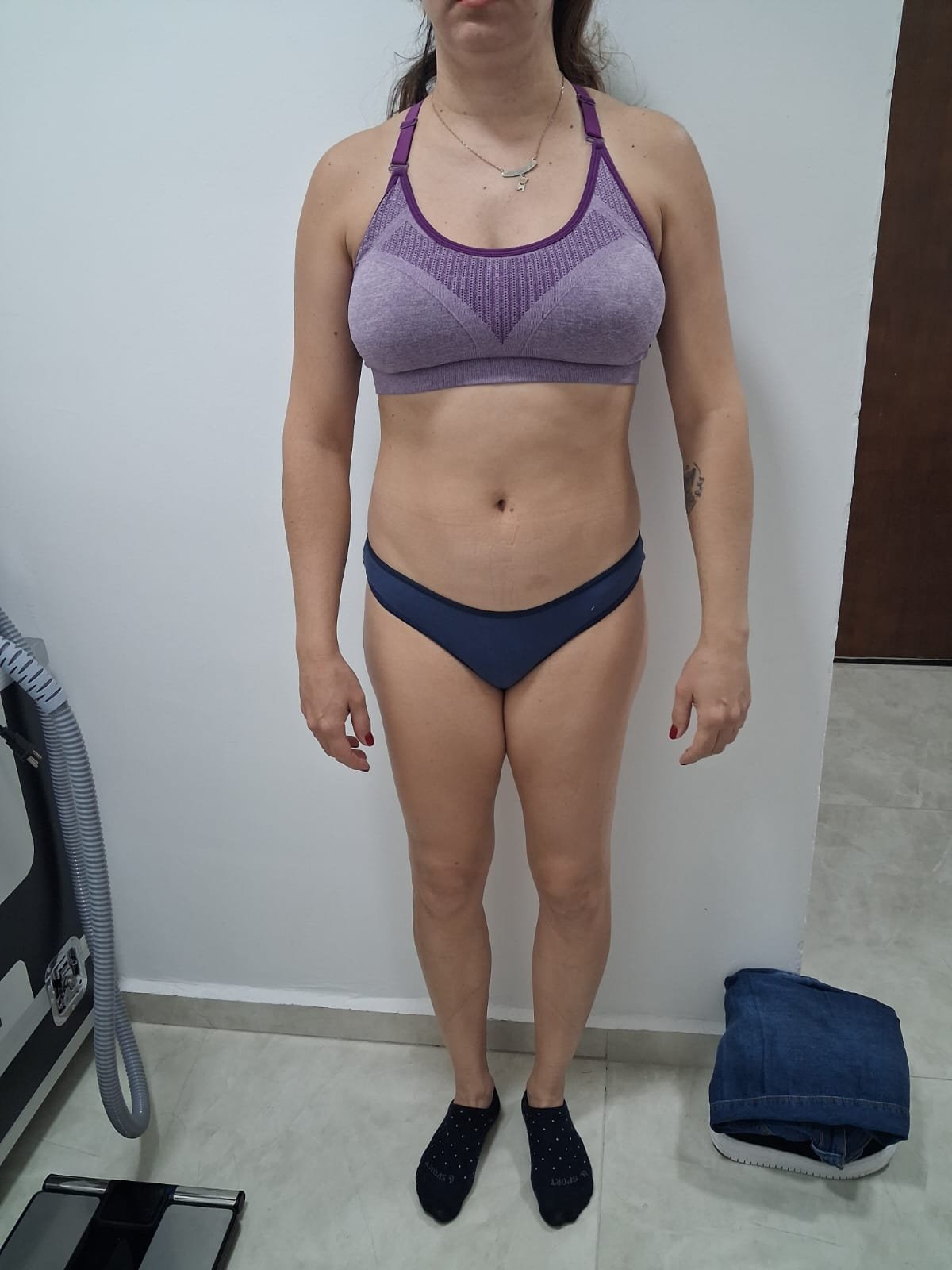 Antes do tratamento corporal, enquadramento sem identificação facial